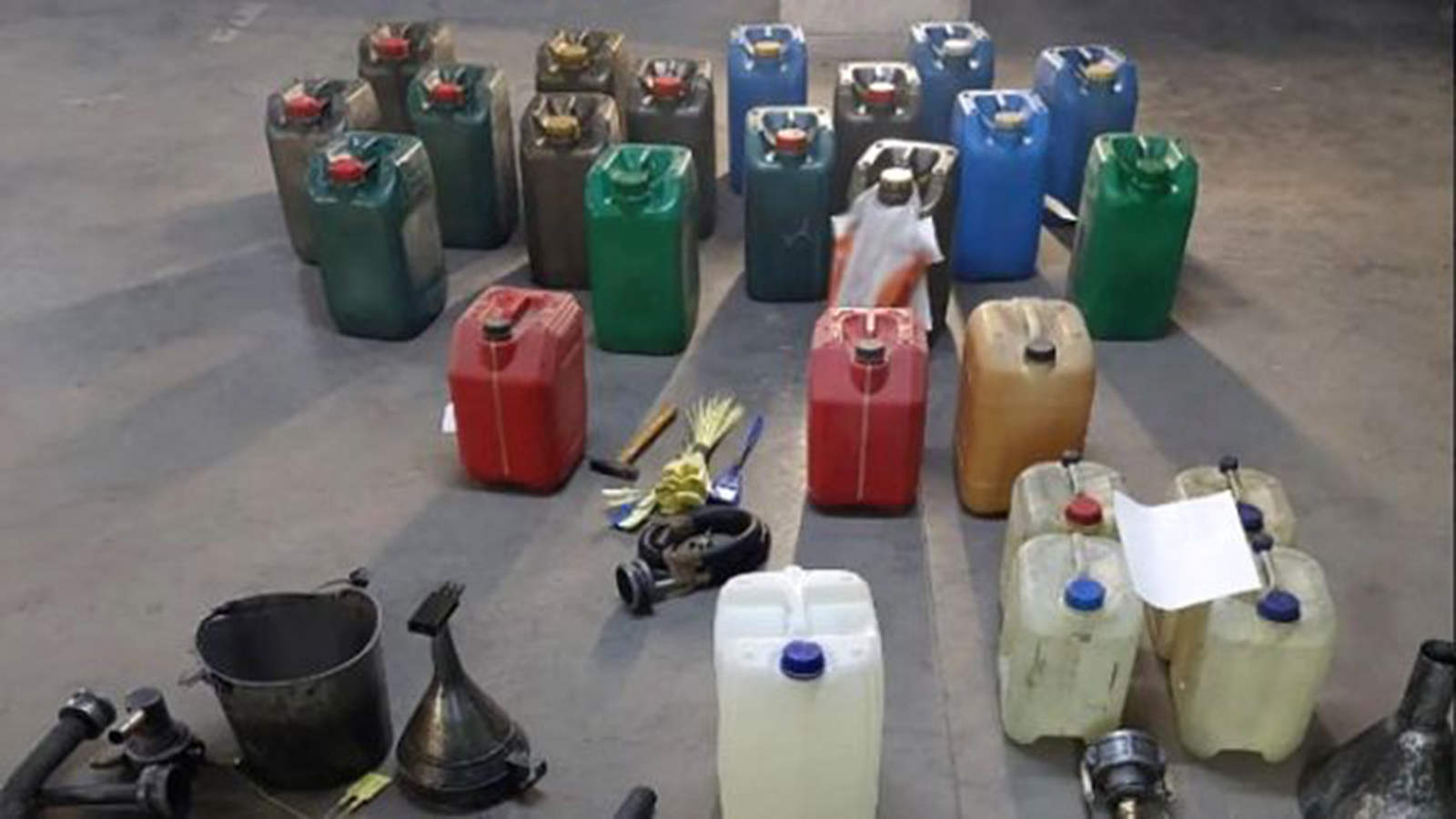 Πέντε συλλήψεις μελών σπείρας με λαθραία καύσιμα